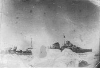 Советский эсминец проекта 7 «Разумный» во льдах Чукотского моря : 36.jpg