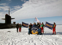 Jul. 01, 2008 USS Providence Surfaced At The North Pole. Фотография: Yeoman 1st Class (SS) J. Thompson http://www.ctf74.navy.mil/imagery/2008/07a.htm : 080701-N-0909T-009.jpg