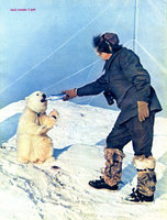  ОГОНЕК № 46 - 1955 - врач Алексей Гаврилин и медвежонок Огонек на СП 5.jpg