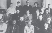  А.Т. Павловский (верхний ряд, третий слева), З.А. Элимелах (второй нижний ряд, первый справа).jpg