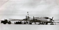  ИЛ-18 СССР-74267 разгружается в аэропорту “Гора Вечерняя, район Молодежной, ноябрь 1982г, 28-я САЭ.jpg