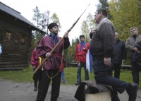 Советника губернии Финнмарк Тура Робертсена принимают в «поморы». Источник Barents Observer : 3.jpg