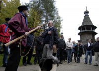 Администратора области Тромсе Роальда Рокеберга принимают в «поморы». Источник Barents Observer : 4.jpg