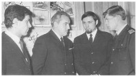 Начальник ММП В.А. ИГНАТЮК с комсомольцами в 1972 году : getImageCA4ZCO8I.jpg
