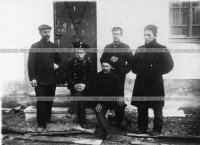  Вайгач 1914 год Группа чиновников оставшихся зимовать на острове 1914.jpeg