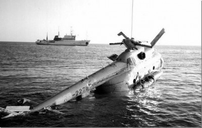  Подъем вертолета на мысе Стерлигова, Карское море. 1995 г..jpg
