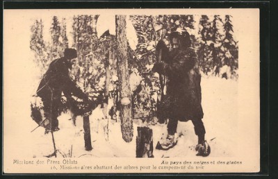  AK Missions des Peres Oblats, Expedition, Mission aires abattant des arbres pour le campement du soir 1.jpg
