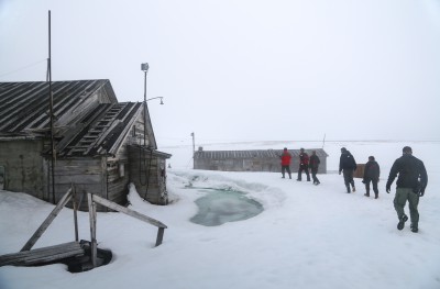  Yacht Peter I - Polar station, Rudolf Island3.jpg