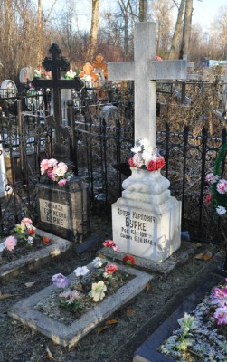  Могила Карла Бурке на Соломбальском кладбище.jpg