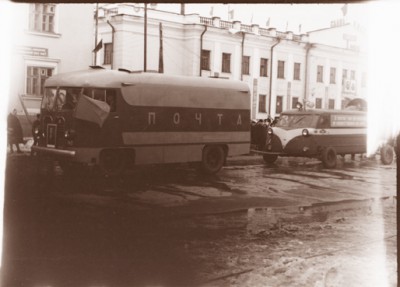  фото с аэросанями КА-30 на первомайской демонстрации 1963 г. в Якутске. Автор - Андреев Василий Григорьевич.jpg