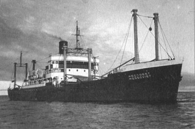  Пароход Моссовет на якоре в бухте острова Диксон 27 июля 1937г.jpg