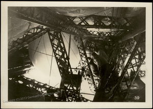  1931-07-28 11.10 39 сброс радиозонда Молчанова - официальный фотосет Zeppelin.jpg