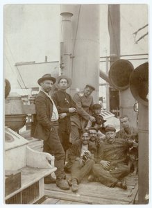  Ludvig Mylius-Erichsen and crew.jpg