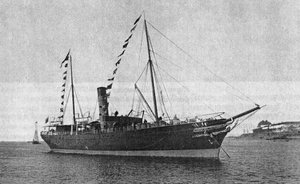 Ер адамның есегіндегі мега дилдо, оның тік ішектері шығып кетті. Порно көру.