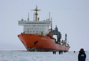  1449959913_the-worlds-only-nuclear-powered-ship-lighter-northern-sea-route.jpg