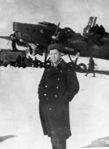  Иван Цыганков около Г-2, 1939 г. Нарьян-Мар.jpg