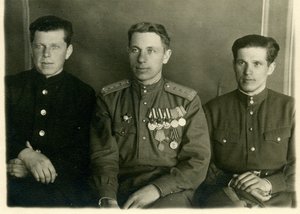  Цыганков крайний с лева, 1946 г..jpg
