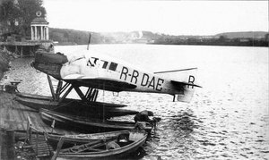  1923г. Юнкерс Ф-13 R-RDAE на Москва-реке.jpg