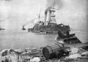  6-ББО Генерал-Адмирал Апраксин и ледЕрмак у о.Гогланд, зима 1899-1900.jpg