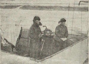  Морская съемка—И. М. Сендик (слева) и М. А. Воронцов (справа).png