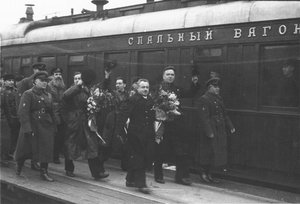  Встреча папанинцев на Ленингрвокзале в Москве1938.jpg