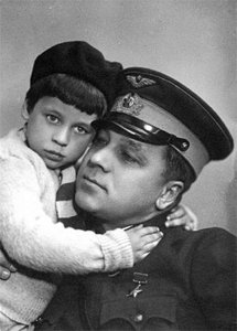 А. Ляпидевский с сыном. Начало 40-х годов : 14-11.jpg