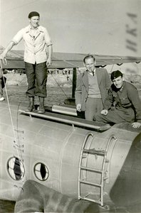  Н-207 1938 18 сент на Химкинском водохр после прилета бтех С Писарев командир ПГ Головин  копия.jpg