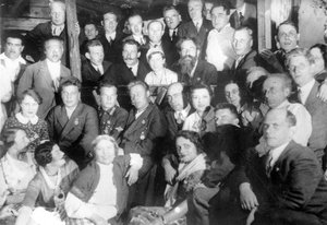 Челюскинцы в гостях у артистов театра «Сатира» Москва 1934 г.jpg