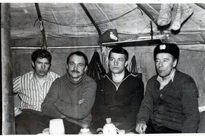  ИОСТ ВИКТОР,СОРОКИН ВЛАДИМИР,ДЖУЛАЙ НИКОЛАЙ,  замполит КОВЕШНИКОВ (номер люкс остров Жохова).jpg