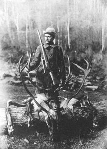 Ф. Ф. Шиллингер в горах Прибайкалья (1911 г.)<br />Добыты марал и северный олень (на переднем плане) : 5F2B26049CA0-9.jpg