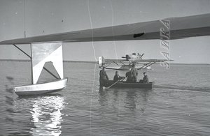  1940-08-30 ялик ДВ Н-237 и МП-7  Н-308  бухта Кожевникова мыс Косистый 02 копия.jpg