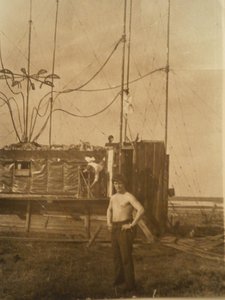  Валерий Подхватов  на пеленгаторе лето1973 года.jpeg