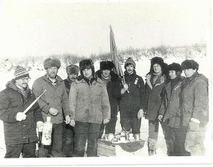  Василий Черепанов,Сергей Грязнов,Александр Врублевский,Иван Агейченков Белая гора 1985 чемпионы по подлёдному лову.jpg