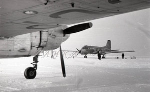  Вдовенко Ил-14 СССР-04189 на ледовом аэродроме СП-9 копия.jpg