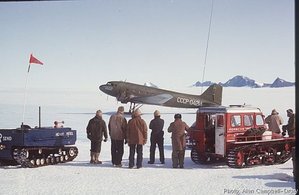  Li-2 on the Mawson plateau in 1964.jpg