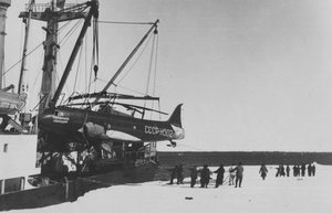 Ли-2В Н-502 разгрузка с корабля в Антарктиде копия.jpg
