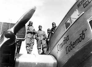 Экипаж самолёта «Страна Советов»<br />слева направо: Шестаков, Болотов, Фуфаев, Стерлигов : bendery-biogr-shestakov2.jpg