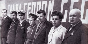  42. Лётчики — первые Герои Советского Союза, участники спасения челюскинцев.jpg