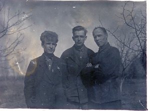 1933 бухта Тикси,зима,Попов К.,Захаров К. : 1935 со товарищами михнево.jpg