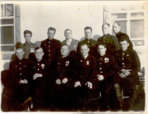 группа работников речной конторы 1946 год ХАТАНГА : группа работников речной конторы 1946 хатанга.jpg