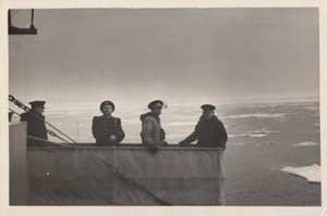  1955-кр ЭОН-65 Рассохо А.И. (2-й справа)..jpg